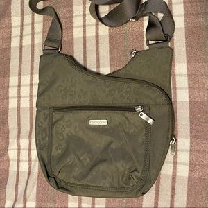 Gray cheetah print Baggallini bag mid size cross body bag